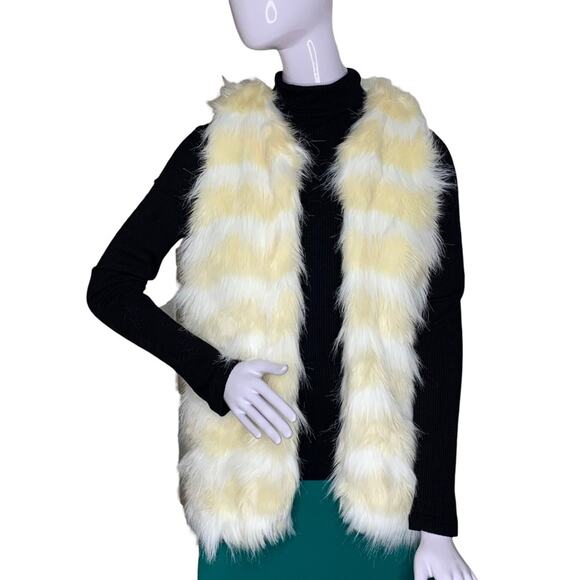 Love Tree Faux Fury Vest Cream/Vanilla Side Hidden Pockets Full Lining Size S - Picture 1 of 9